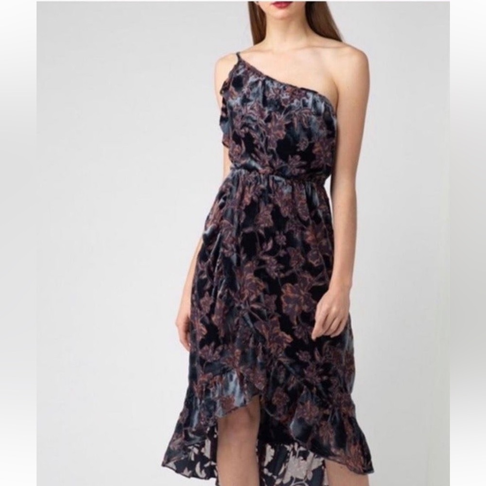 Adelyn Rae Burn out floral one shoulder ruffle Hem!